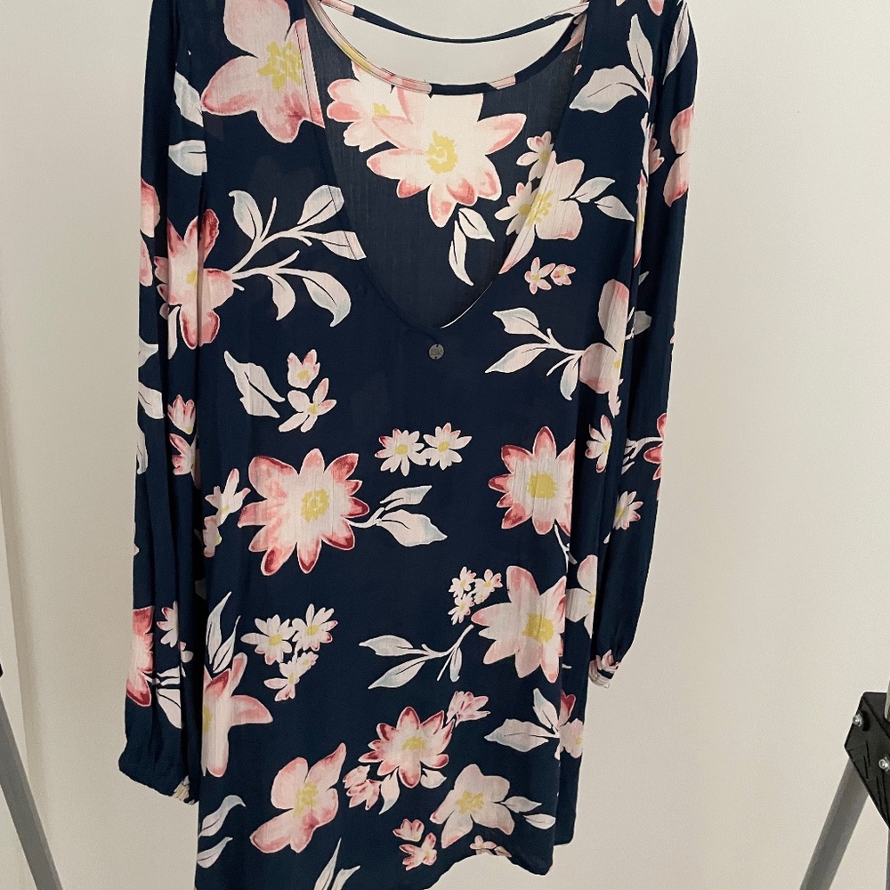 Billabong V-back mini shift dress